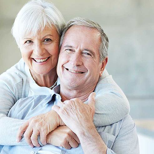 Couple plus âgé souriant | Protefix